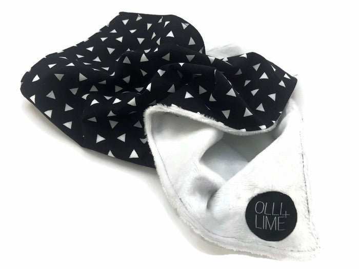 Kingsley - Deluxe - White Triangles on Black Crib Bedding Set